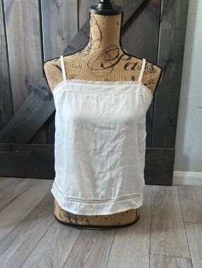 Hollister White Lace-Trim Camisole Medium